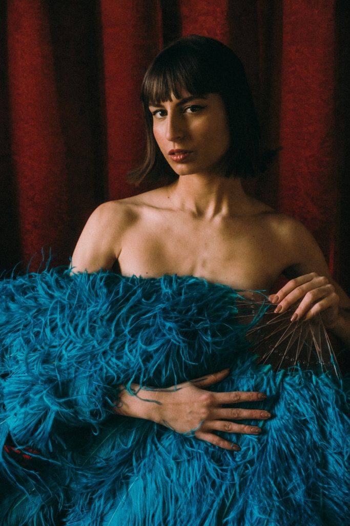 kiki-minou-neo-burlesque-artista-showgirl-fan-dance-dancer-striptease-performer-star-spettacolo-intrattenimenti-evento-nazionale-internazionale-miglior-italiana-modella-mulin-rouge-folies-bergere-crazy-horse-lido-de-paris-luca-russo