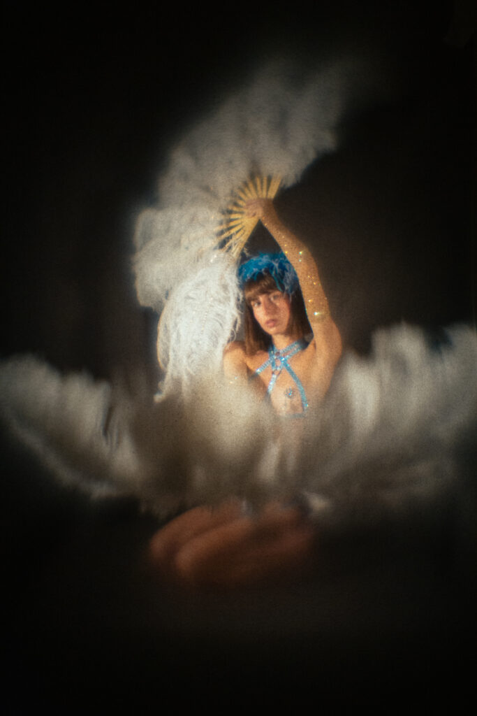 Kiki Minou performer di burlesque e modella shooting